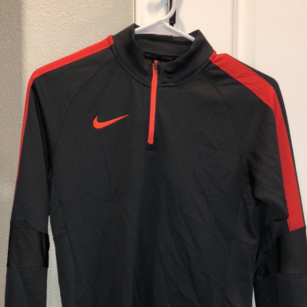 Nike dryfit woman’s pull over